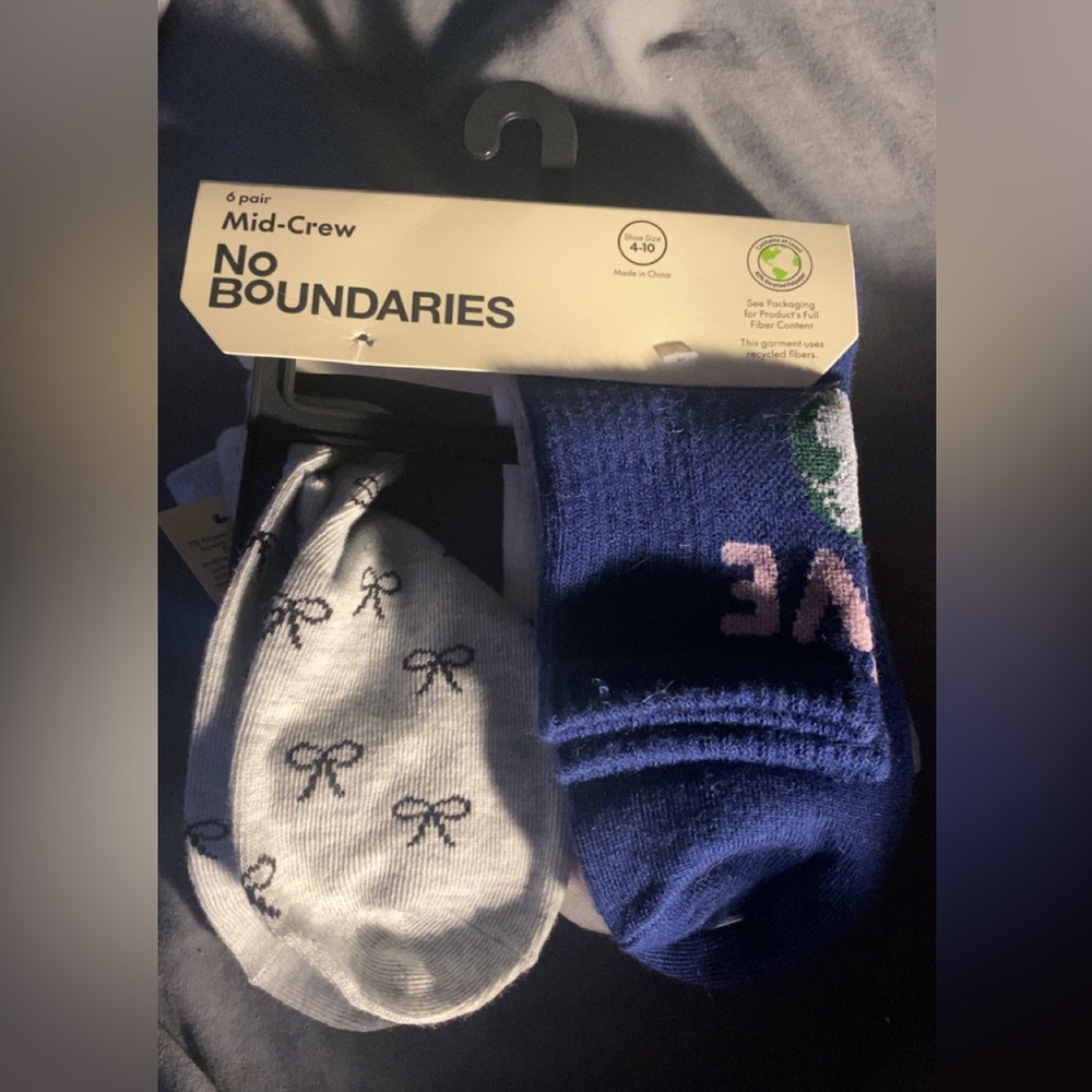 No Boundaries Mid-Crew Socks - Navy and Light Gray